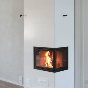 Warma-Uunit Fiona 85 varaava takka kulmaluukulla