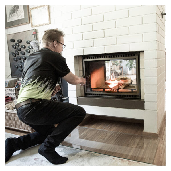 Vanhan talon arkkitehtuuri sai arvoisensa takkasydämen